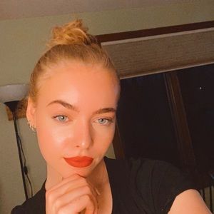 Meet your Posher, Caitlin